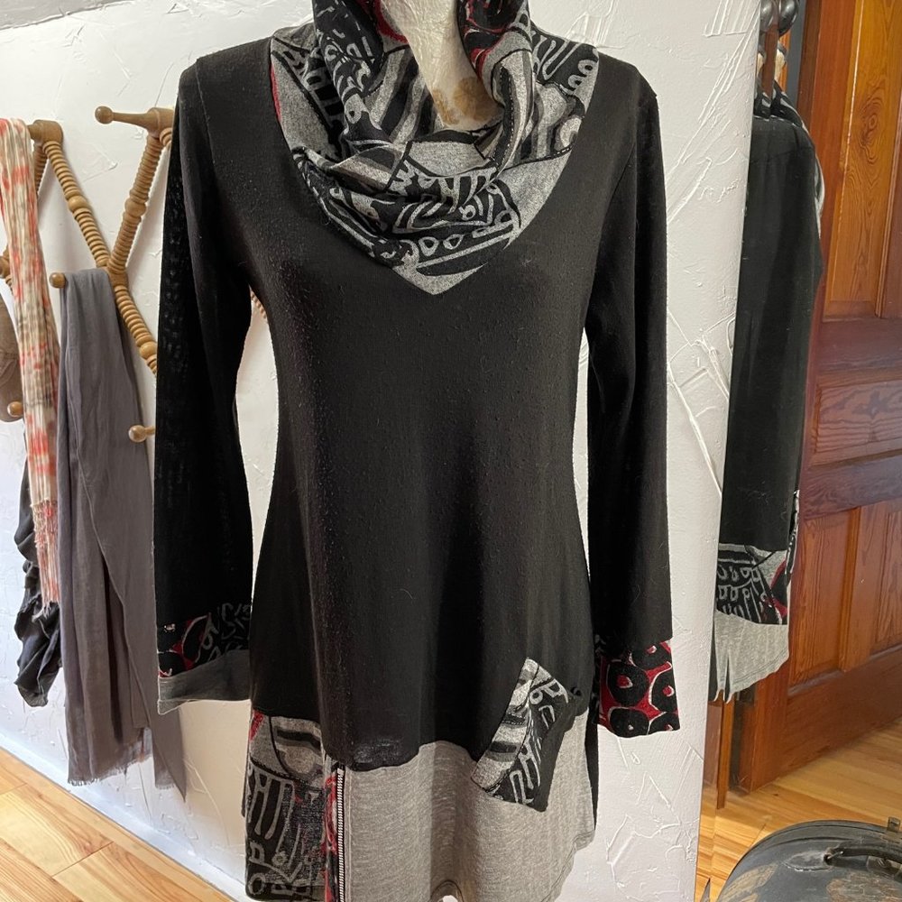 Black Tunic with Abstract collar, hem and trim